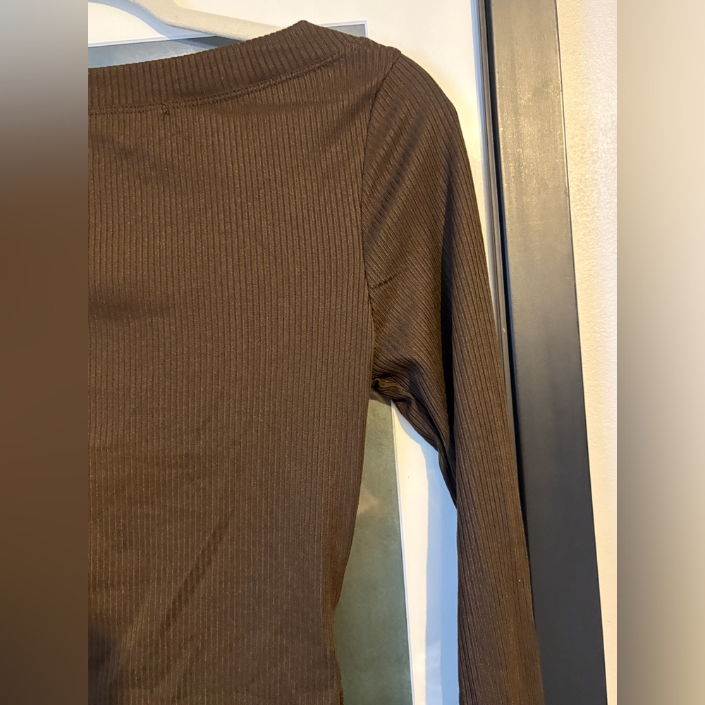 Heart +Hips Ribbed Long Sleeve Wide Neck Top With Four Button Detail - NWT - Picture 14 of 17